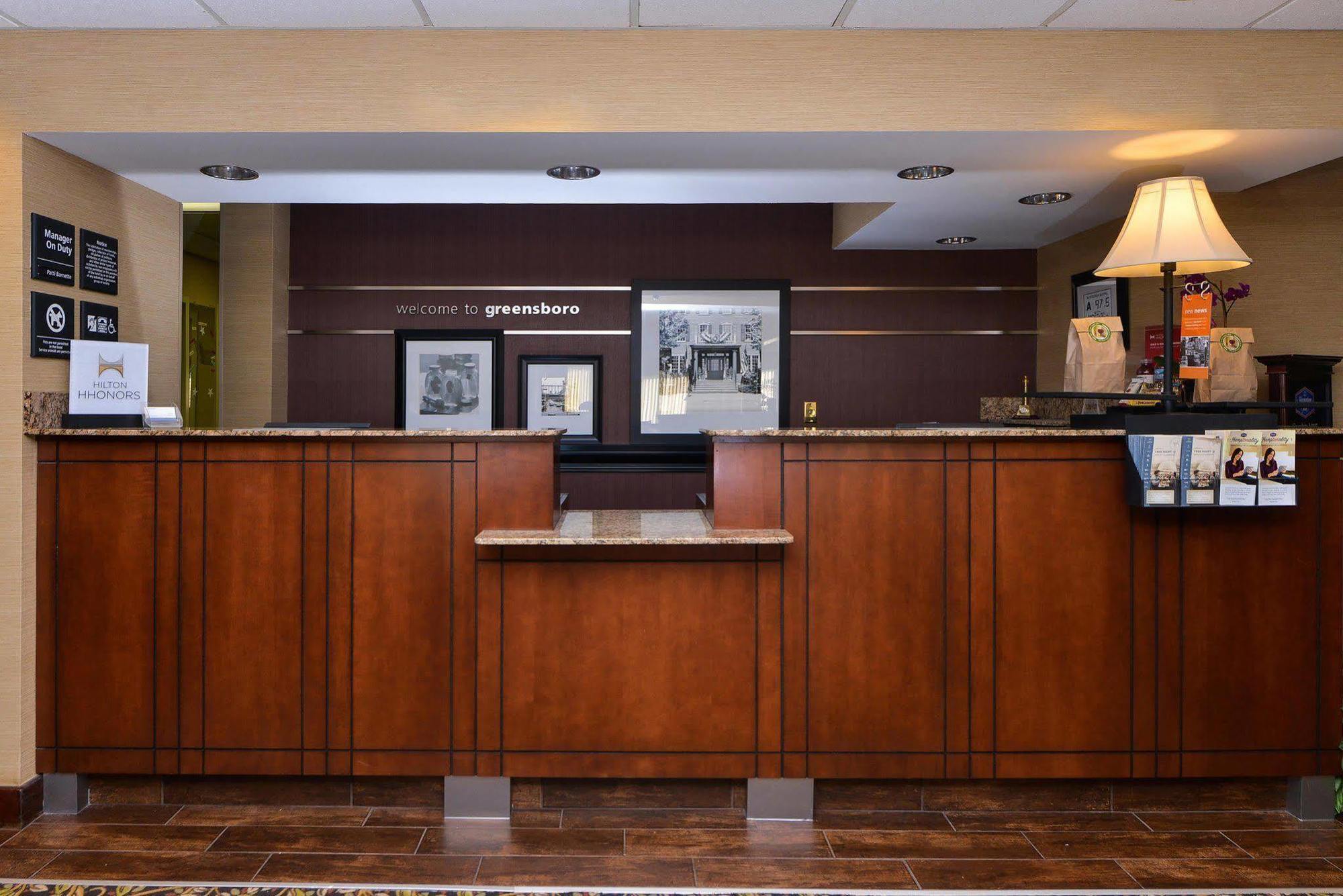 Hampton Inn Greensboro Airport Exterior photo